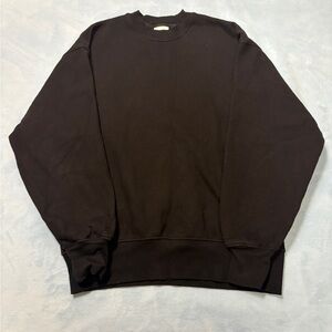 Aritiza Black crewneck